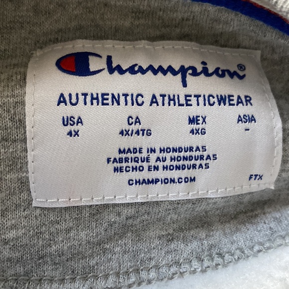 Sweatshirt. Champion. - Picture 8 of 8